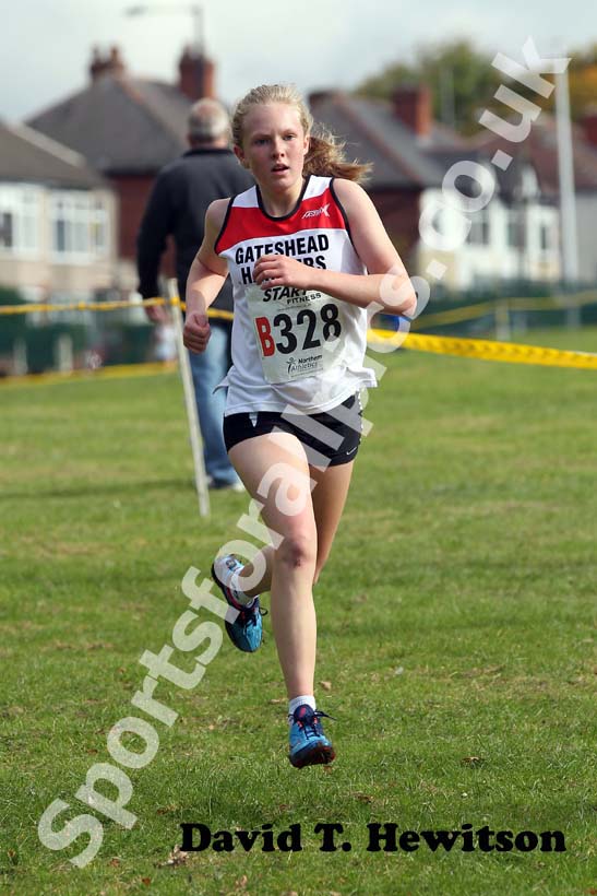 Ellie Mahon (Gateshead Harriers) on the 2nd leg in the Northern Cross Country Relay, Graves Park, Sheffield.
